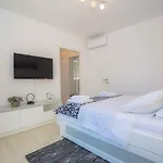 In 40364 *