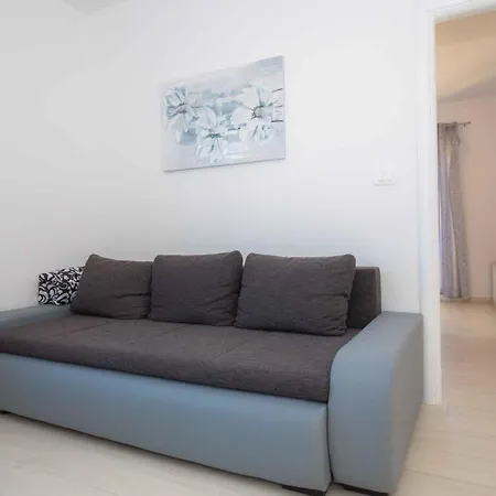 Apartment In Rogoznica 40364