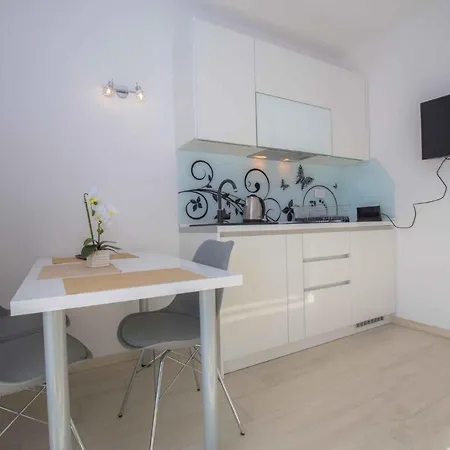 Apartment In Rogoznica 40364