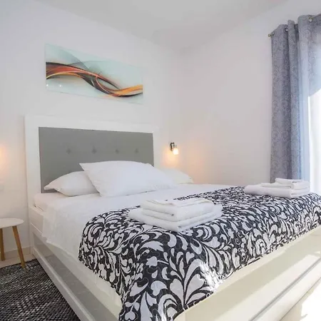 In Rogoznica 40364 Apartment
