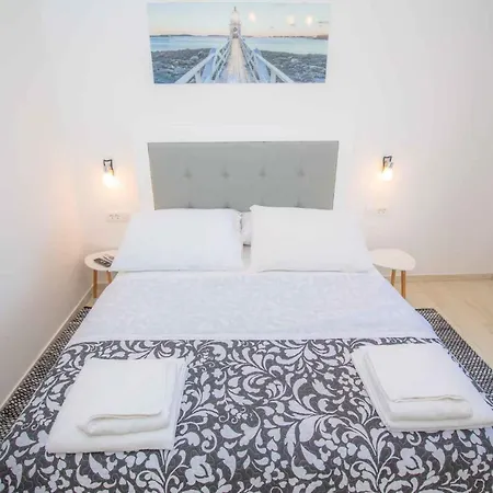 Apartment In Rogoznica 40364
