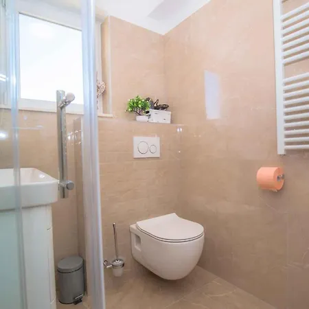 Apartment In Rogoznica 40364
